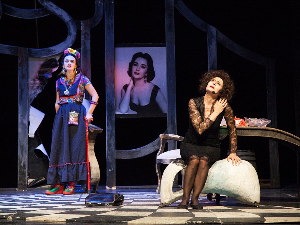 Kıbrıs Tiyatro Festivali’nde “Dali’nin Kadınları” oyunu izleyiciyle buluştu